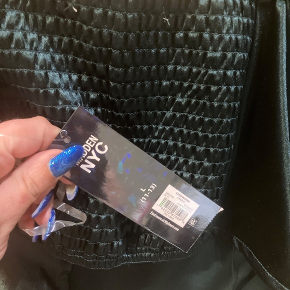 Woman’s 3 Piece Winter Green Satin Set Lg - Picture 12 of 14